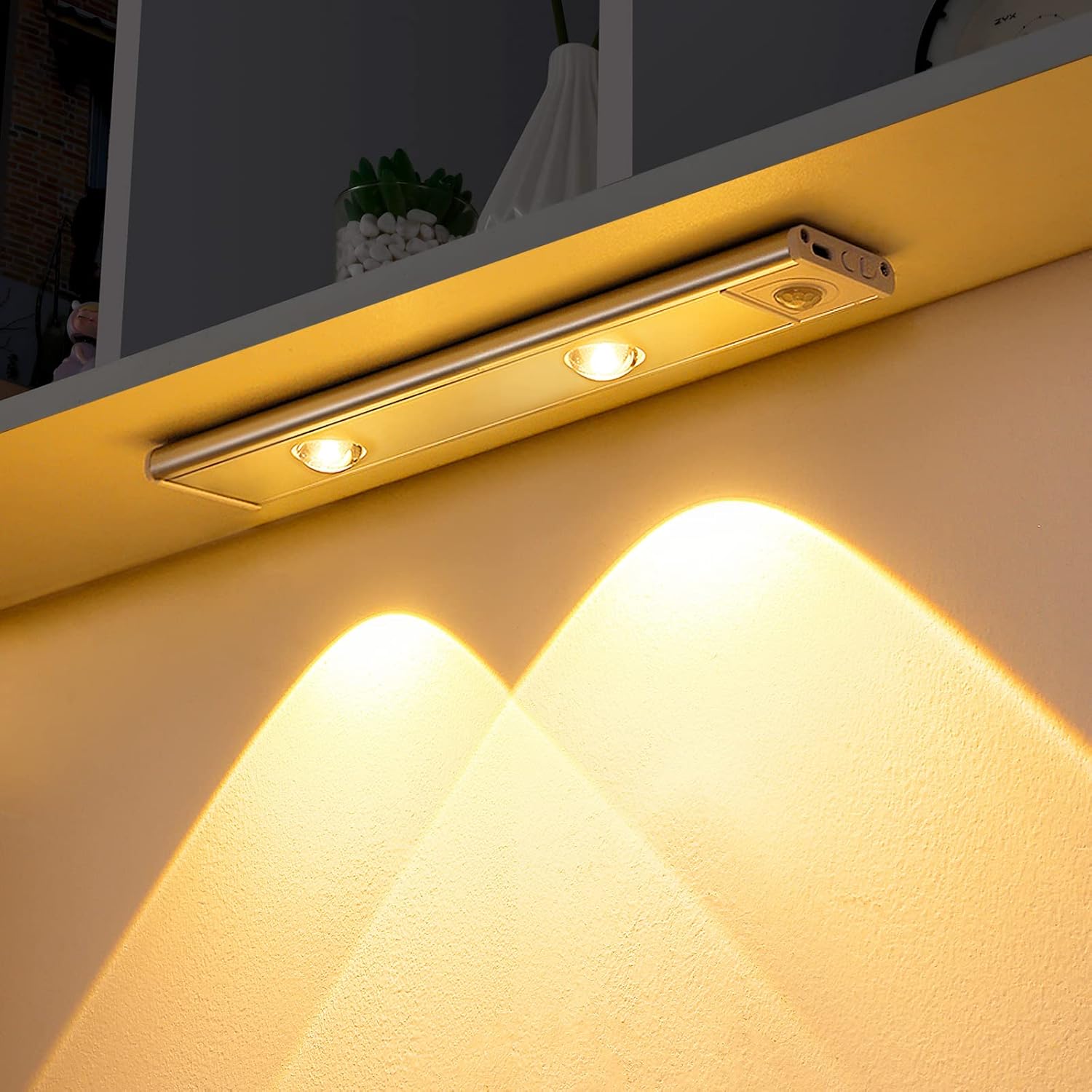 Lámpara LED magnética moderna regulable Leontine para debajo del gabinete (2).jpg__PID:eccb2c28-1e95-406c-b076-20a40222175b