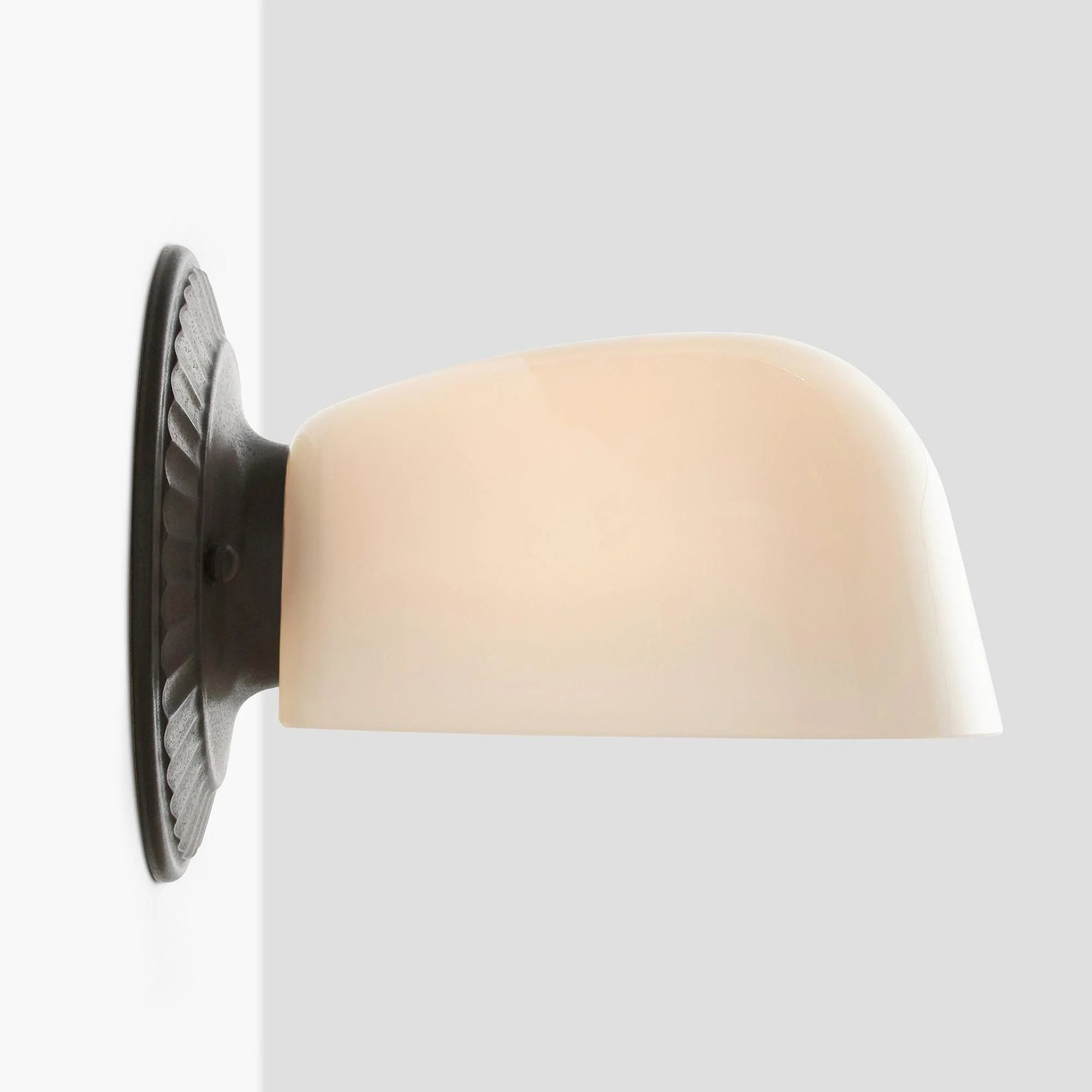 Thais Mid-Century Modern Art Deco Glas-Wandleuchte (2).webp__PID:597bf512-462b-497e-a357-7f72889820a3