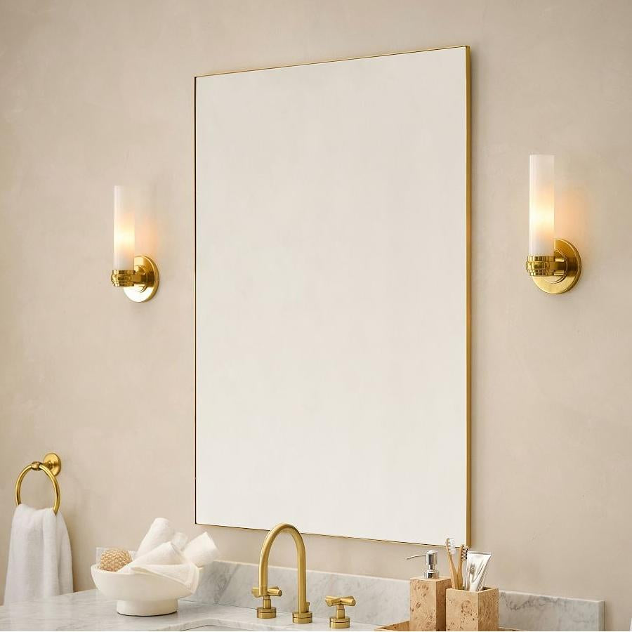 Applique da parete moderna in vetro opalino Liora scene3.webp__PID:10c600b1-6158-43e2-91db-50402863f3cd