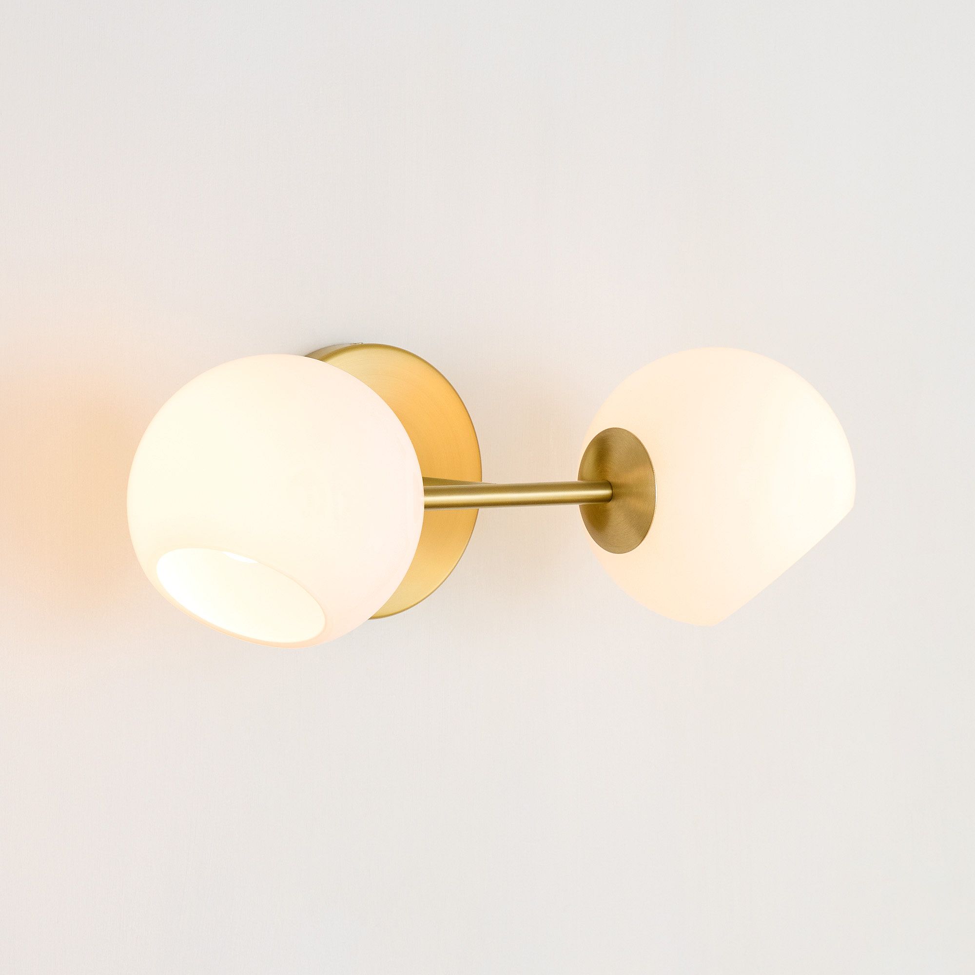 Applique da parete in vetro a globo sfalsato Arke Modern a 2 luci (1).jpg__PID:17b91112-9d91-4250-96bc-90ebfa8c9c63