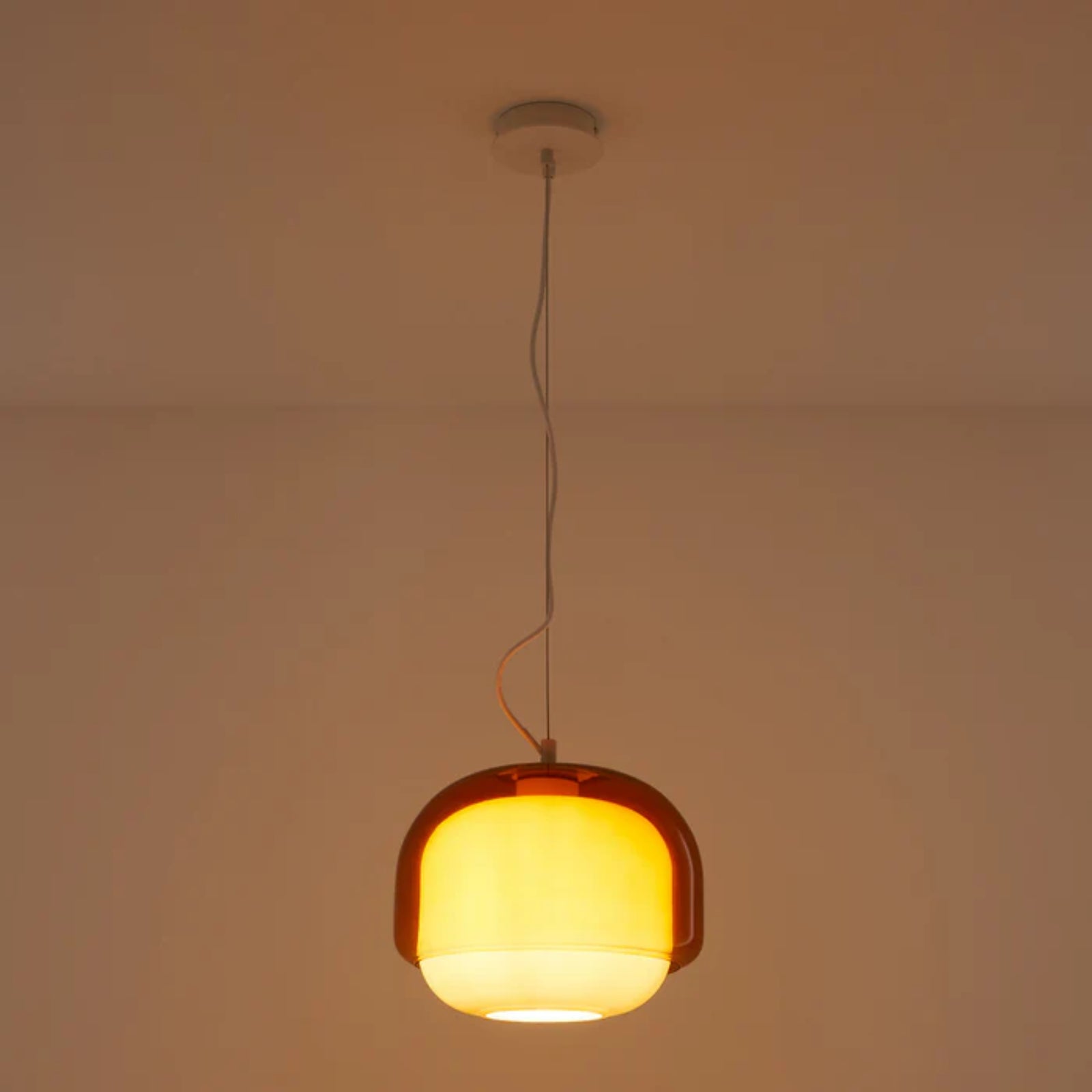 Lámpara colgante nórdica Sanae de doble cúpula y cristal colorido (4).webp__PID:bb18a18c-8ddd-4736-bd8d-7599e4b191f8