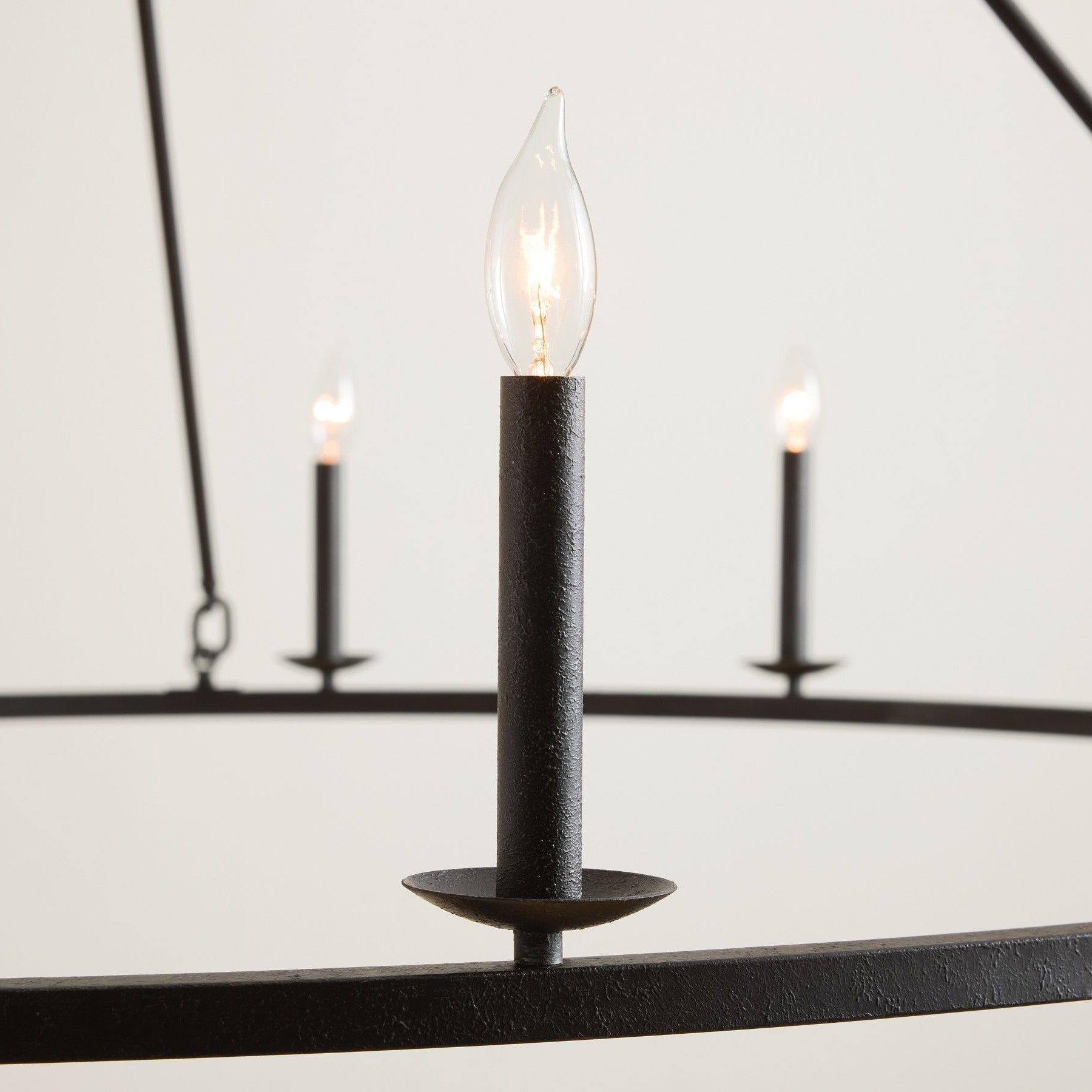 lampadario-rotondo-in-ferro (31).webp__PID:b7a183a9-be0a-4b8e-ba8e-5a076d7a2c07