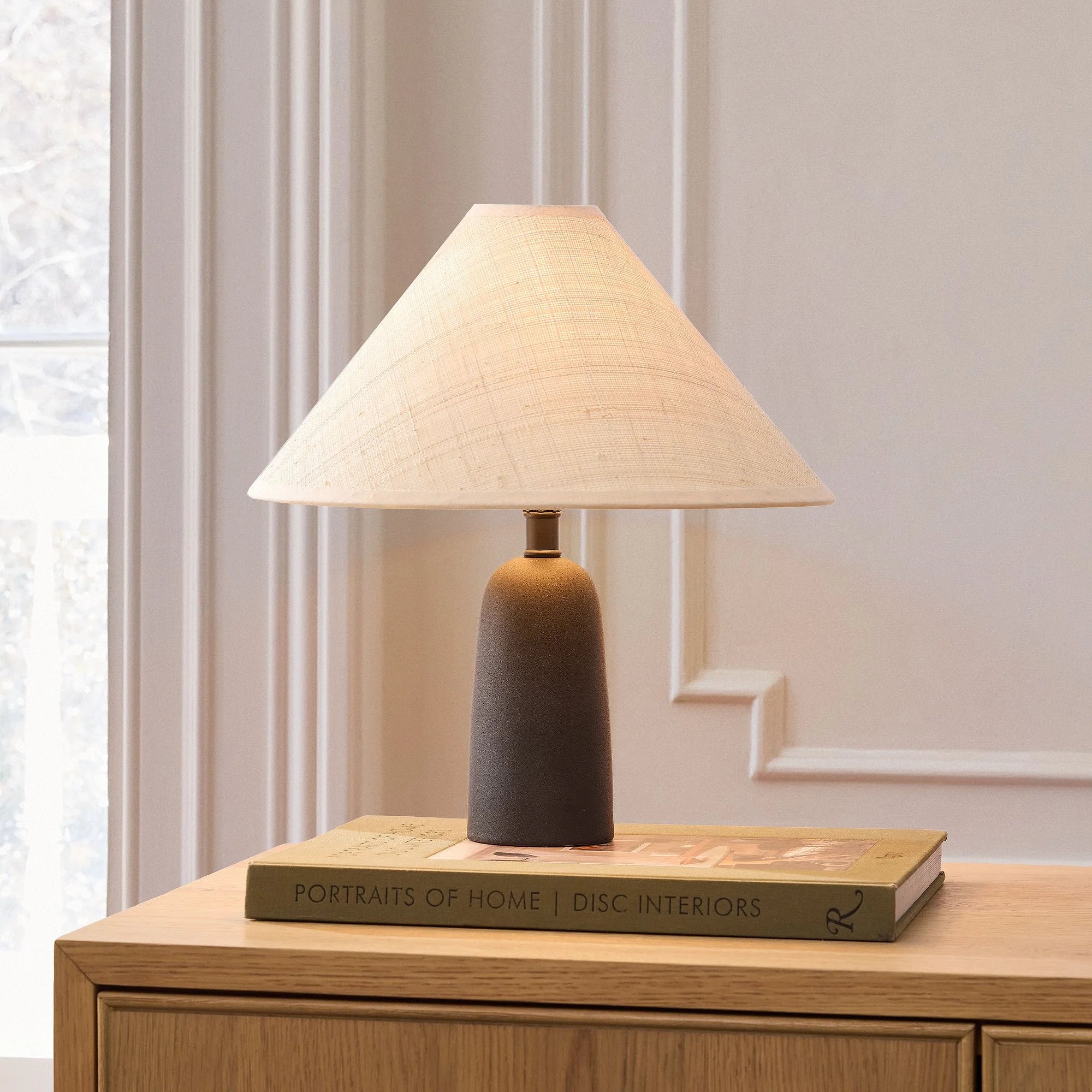 Daria Wabi-Sabi Ceramic Base Table Light (3).webp__PID:316814fb-52ce-49ff-b6a9-c6d683b38e79
