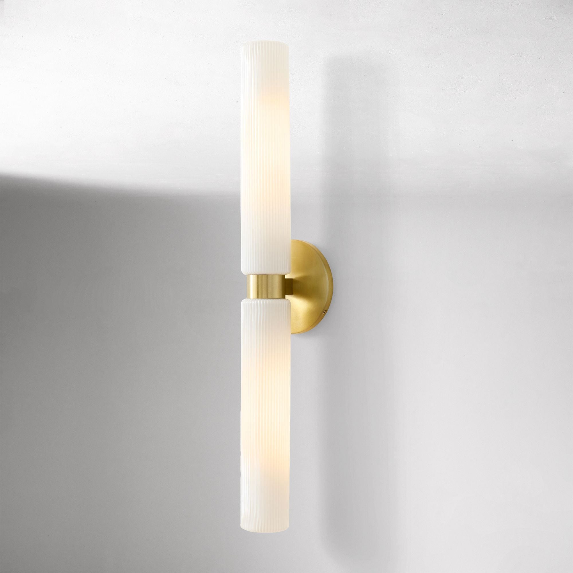Configurazione di applique Bastian alta in vetro lattimo