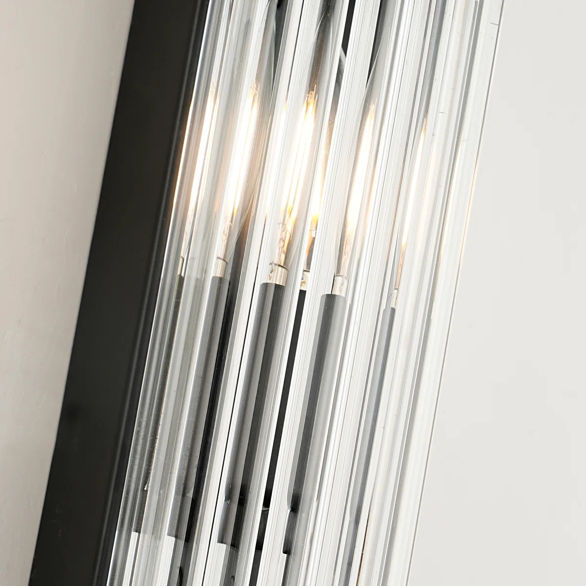 Aplique de pared cilíndrico con varilla de vidrio acanalado moderno Paloma-细节图3.webp__PID:5c8218af-885f-4d59-9314-32eb8101f4c6