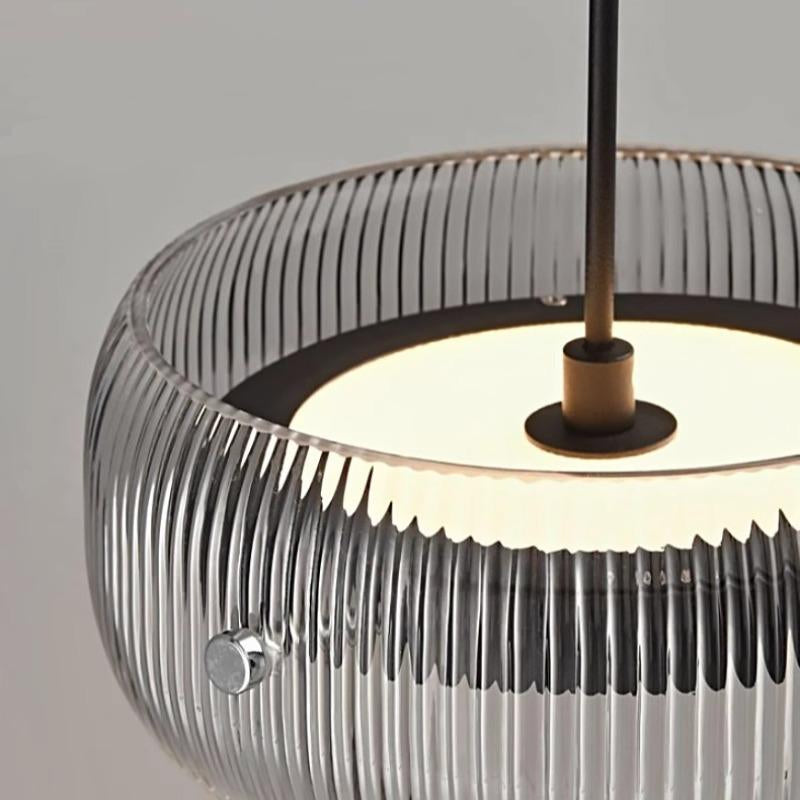 Lampada da soffitto moderna Jude con cupola in vetro a coste detail3.webp__PID:0f9fc0a4-e263-4f26-bcc1-6d28a25ff055