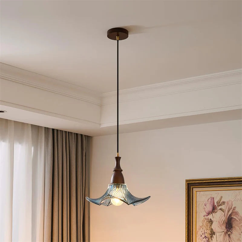 Lámpara colgante floral de vidrio artístico de madera moderna Adikia (2).webp__PID:f17672c0-3541-4e27-8f34-71386cbe7cca