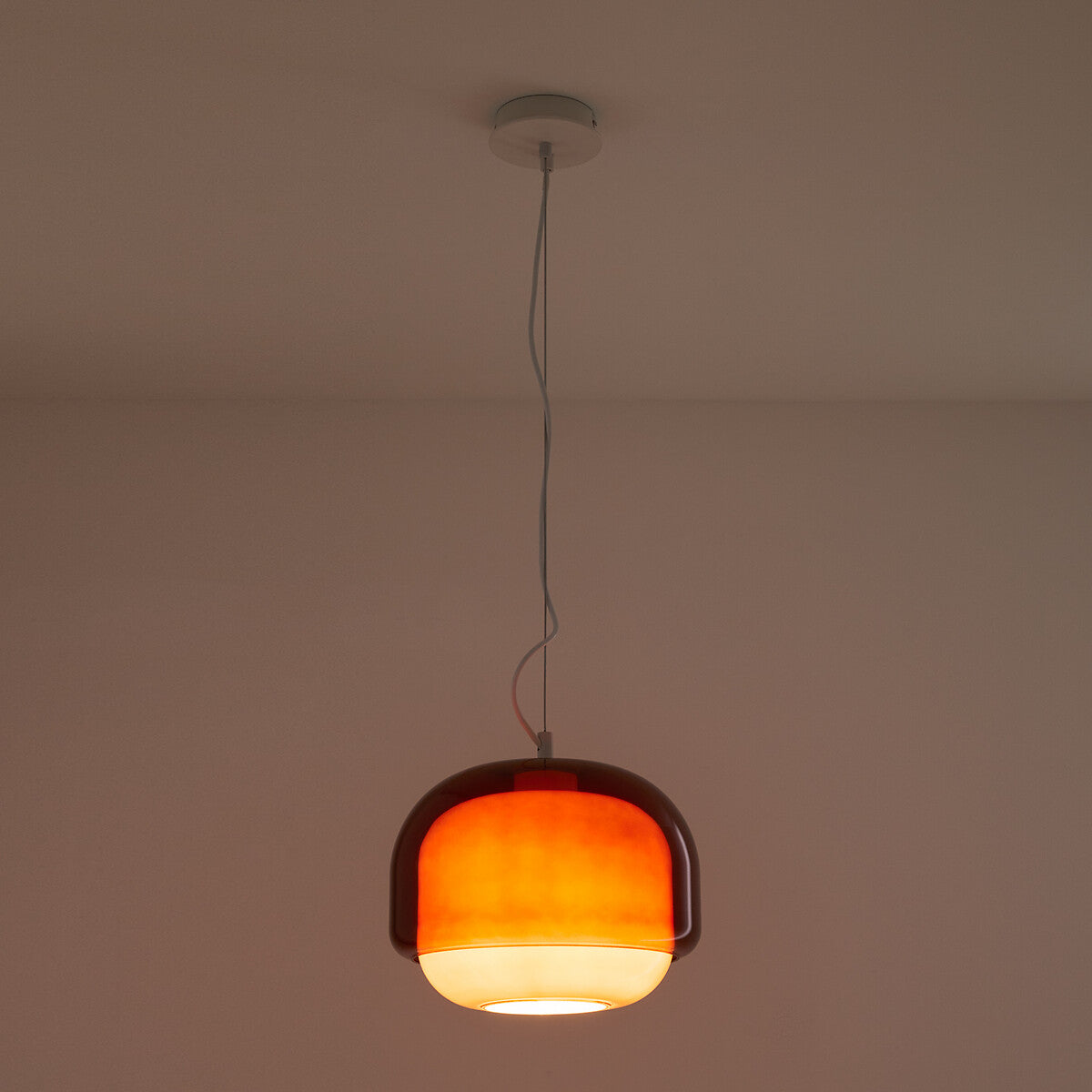 Lámpara colgante redonda nórdica de cristal colorido Sanae (8).jpg__PID:2118d9e5-7e0b-4835-8be5-ae25482655e7