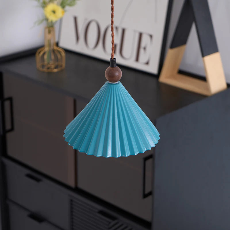 Eirene Minimalistyczna plisowana ceramiczna lampa wisząca w kształcie stożka (2).webp__PID:0d71dcd9-f998-462b-8e46-7968916d67fa