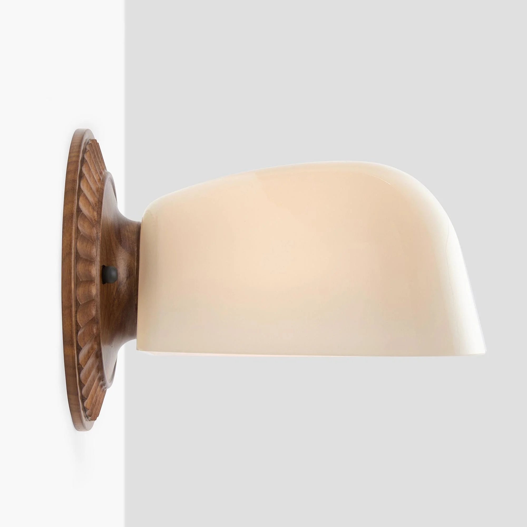 Thais Mid-Century Modern Art Deco Glas-Wandleuchte (10).webp__PID:63577f72-8898-40a3-b11f-23cc16cd1f12