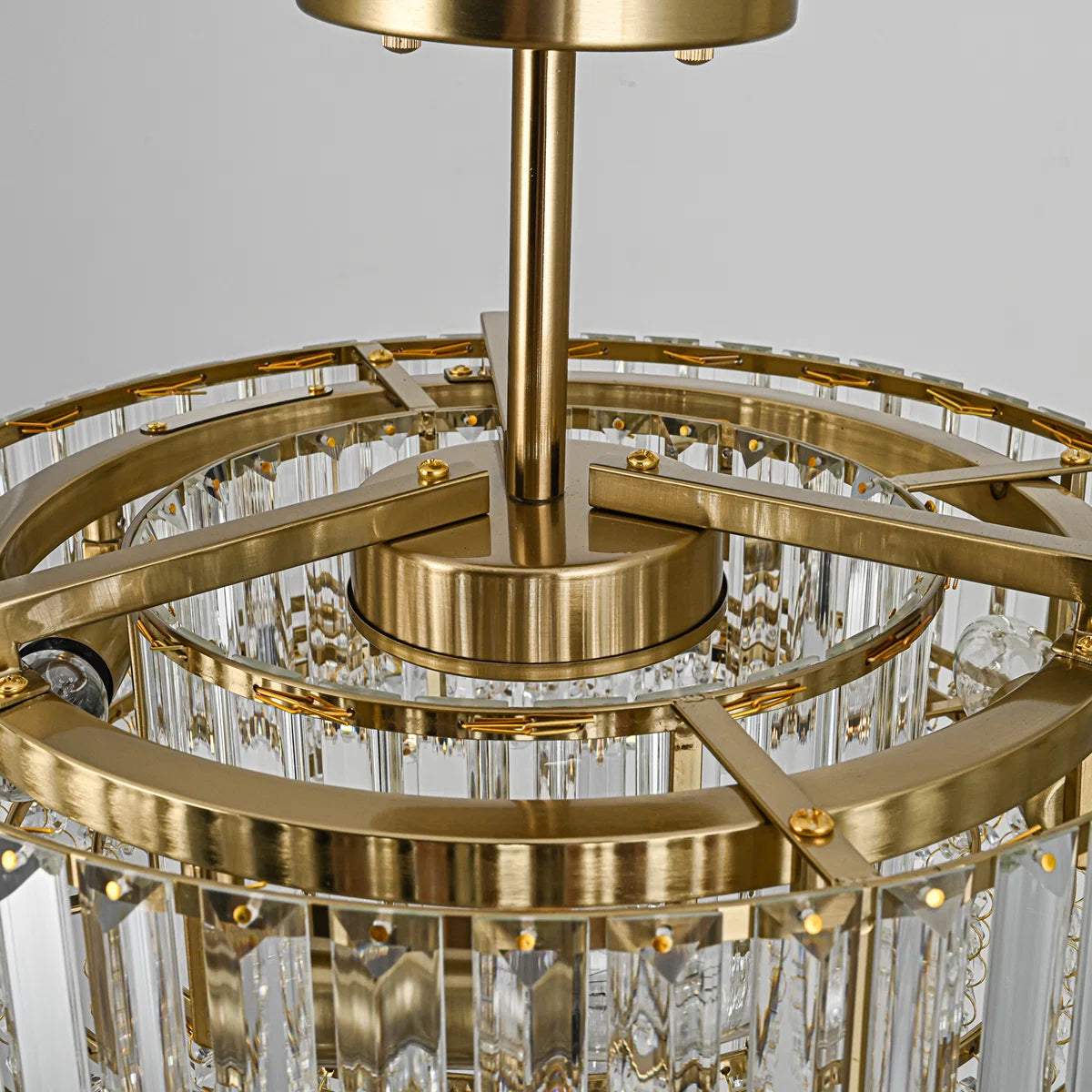 Lampada da soffitto semi-incassata Avra Luxury a 4 luci con cristallo a tamburo (19).webp__PID:b09589f9-cbb7-4373-85cb-121ca5ab6396