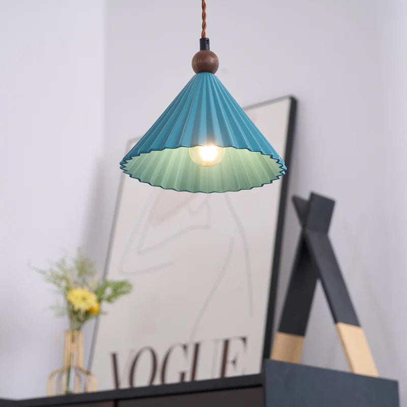 Eirene Minimalistyczna plisowana ceramiczna lampa wisząca w kształcie stożka (7).webp__PID:98e62b8e-4679-4891-ad67-fa3869abdaa5
