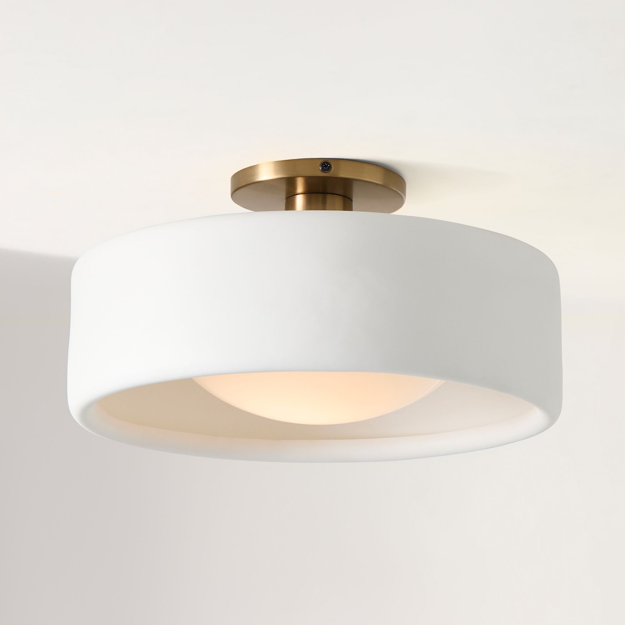 modern-porcelain-flush-mount-ceiling-light (4) (1).webp__PID:56fcb291-e2b5-4348-b042-e21f293246e0