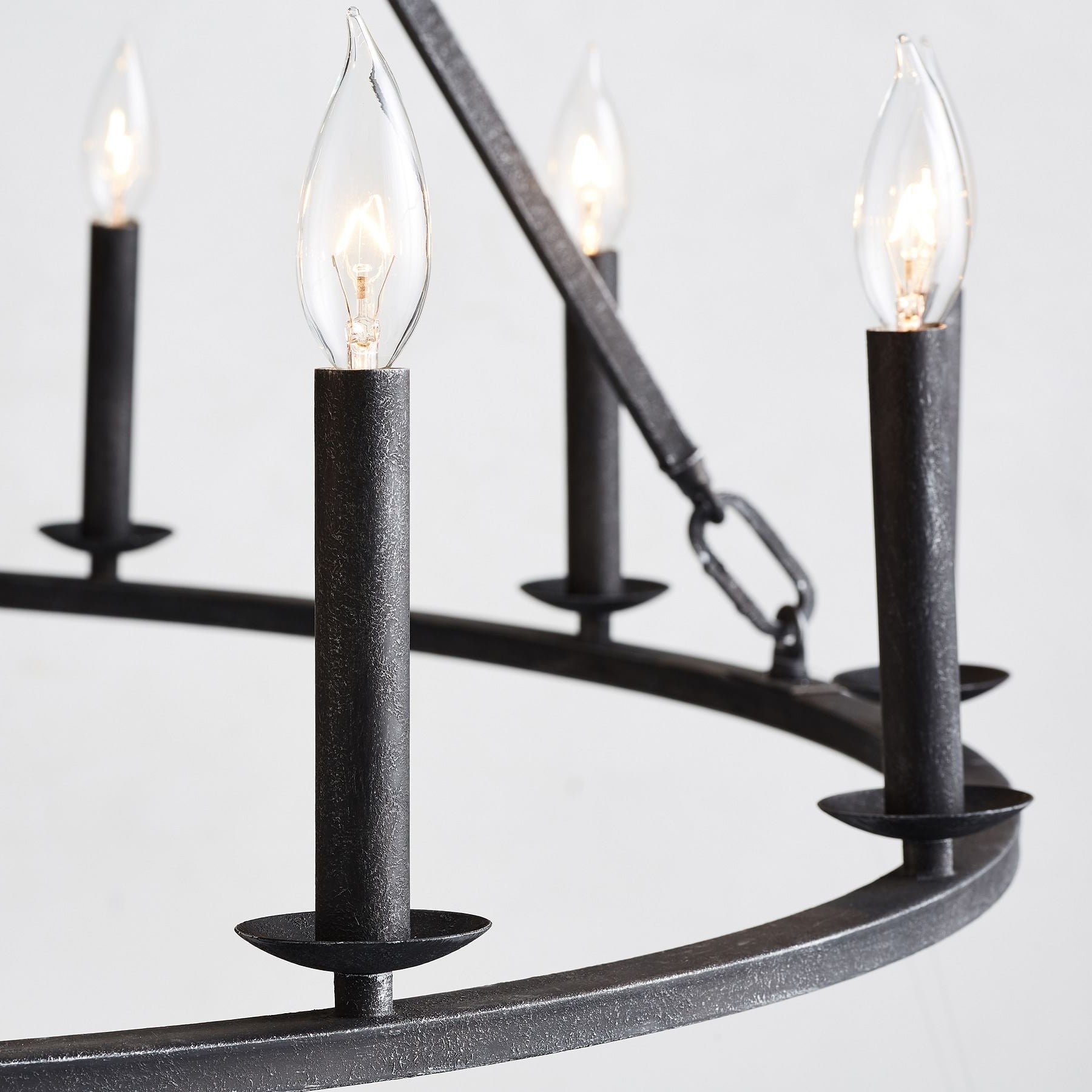 lampadario-rotondo-in-ferro (24).webp__PID:e910b7a1-83a9-4e0a-bb8e-fa8e5a076d7a