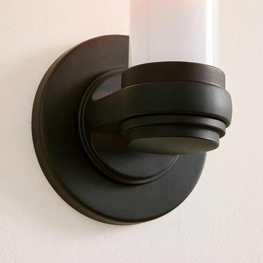 Applique da parete moderna in vetro opalino Liora detail2.webp__PID:ac14f439-10c6-40b1-a158-03e2d1db5040