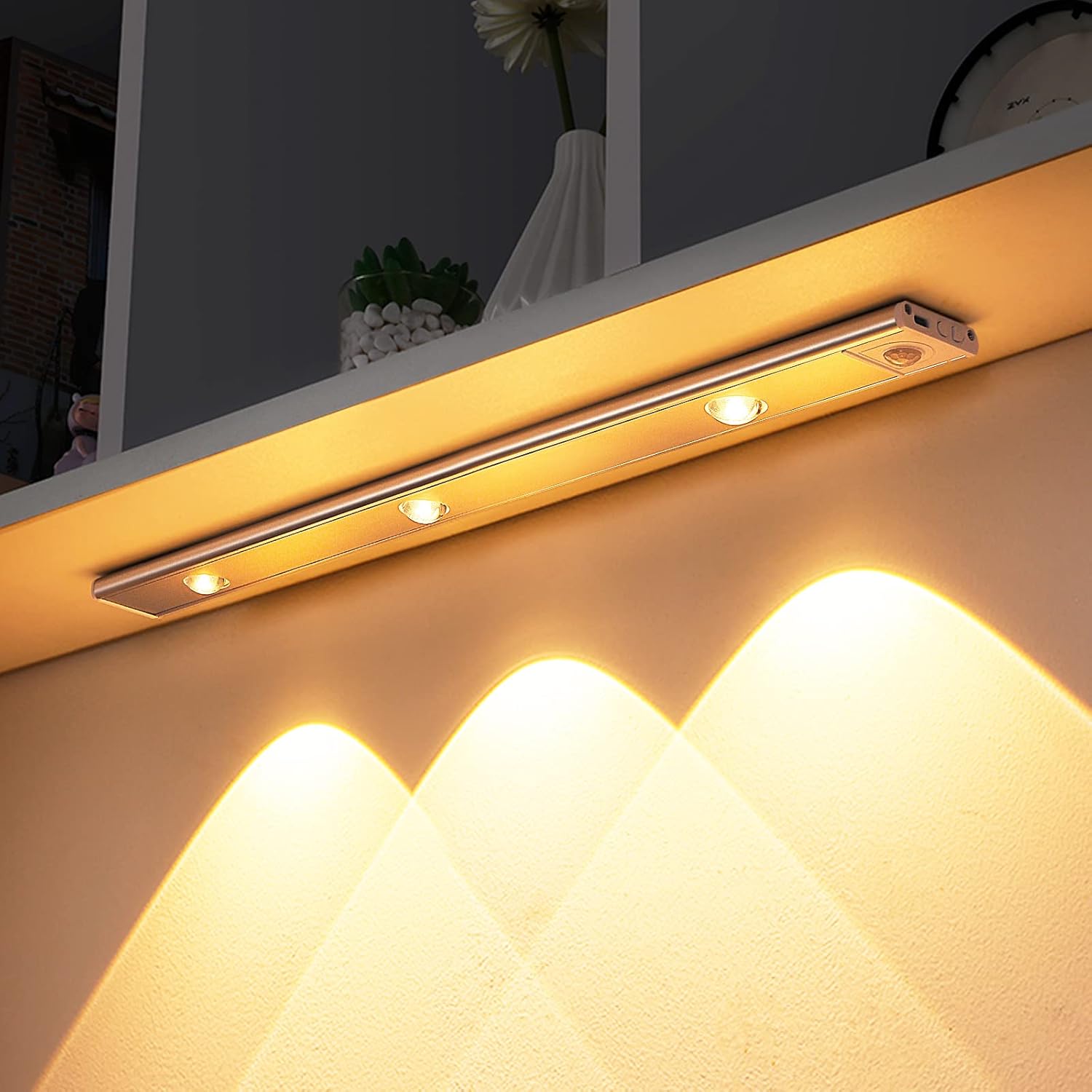 Lámpara LED magnética moderna regulable Leontine para debajo del gabinete (2).jpg__PID:1a979b92-7a6c-43ef-b770-ac71349cdb25