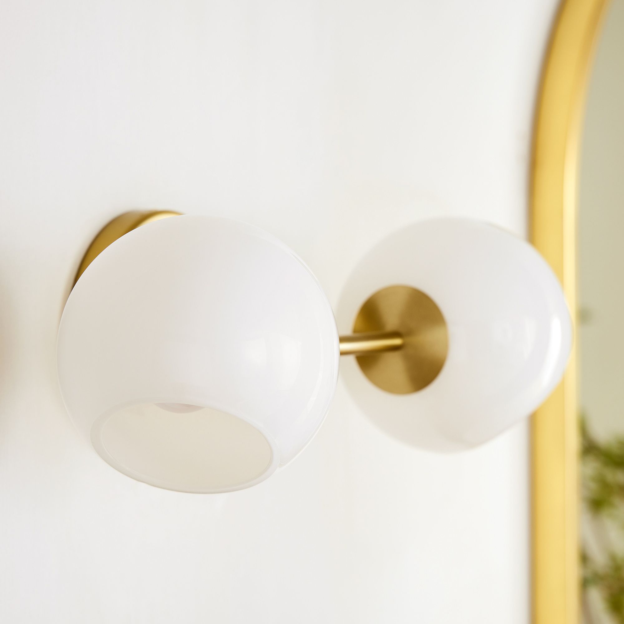 Applique da parete in vetro a globo sfalsato Arke Modern a 2 luci (6).jpg__PID:625096bc-90eb-4a8c-9c63-744f28cb09bf