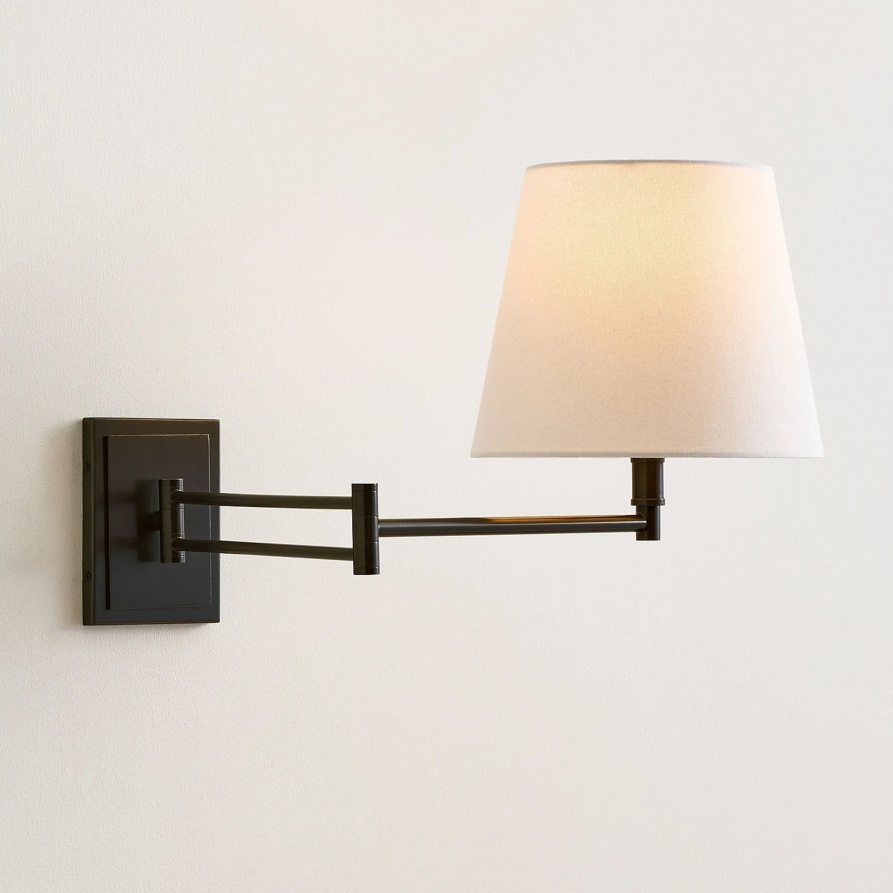 Evarne Modern Linen Shade Swing Arm Wall Sconce (2).webp__PID:58729da1-7322-47ac-9b5f-092cdd14ad17