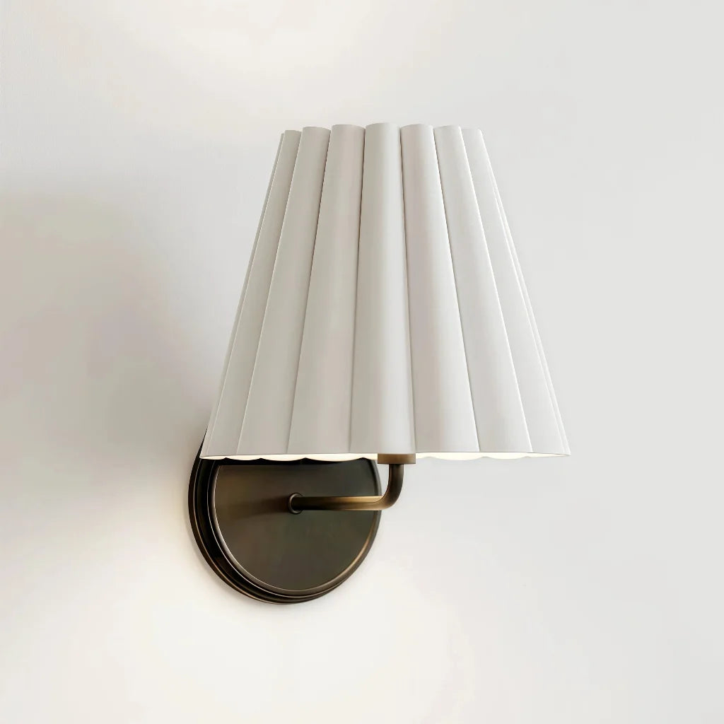 Sconce da parete affusolata in tessuto di lino strutturato minimalista Kaiya 34.webp__PID:b96d8ee2-38c8-4d96-8d3e-c7494d2256f9