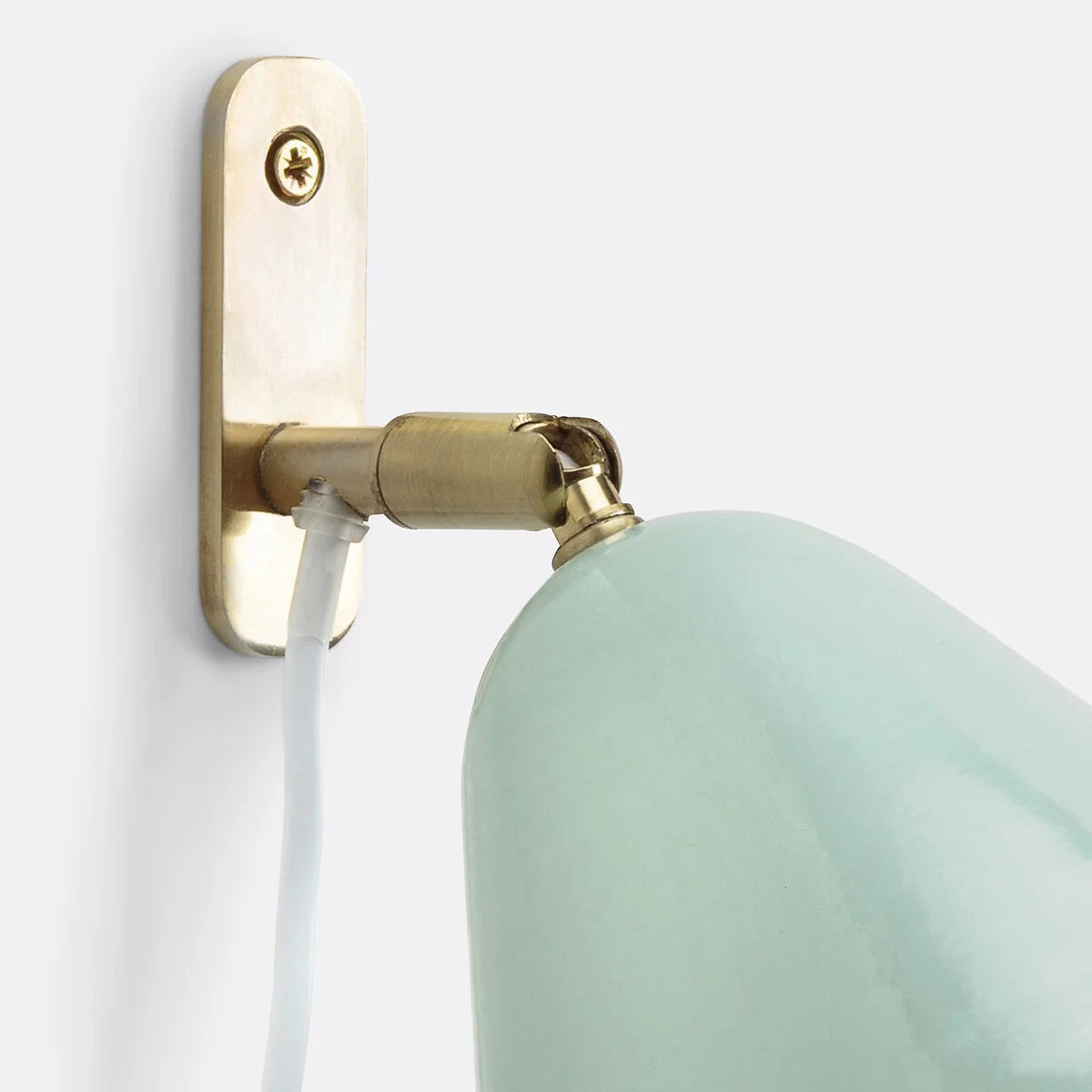 Aplique de pared de metal cónico minimalista moderno Phrike (12).webp__PID:e311187f-1cab-42e0-9a45-ade82d5e75b0