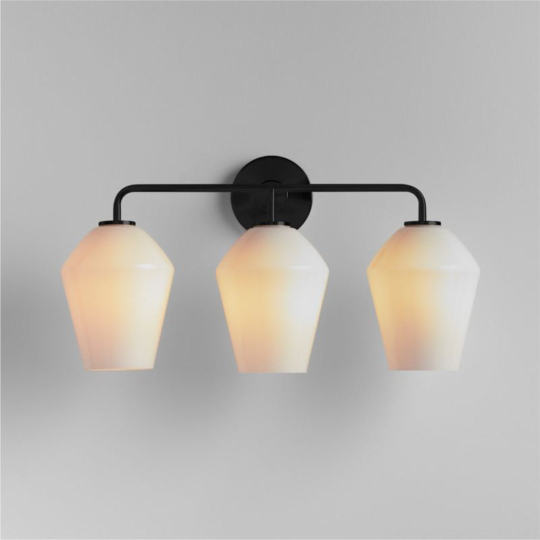 Elara Applique moderno vetro metallo geometrico latte nero.webp__PID:8f3090f4-0422-4b02-be45-c194b93a59de