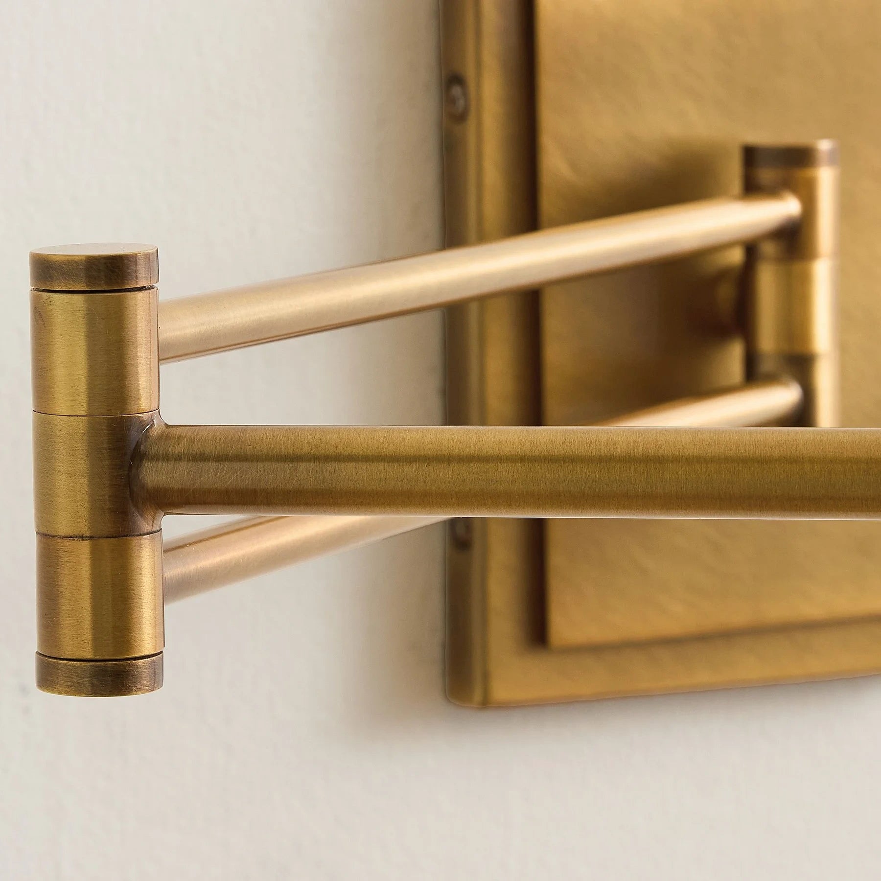 Evarne Moderne Leinenschirm-Wandleuchte mit Schwingarm (10).webp__PID:9b5f092c-dd14-4d17-9c52-ec1a4b3a1dcf