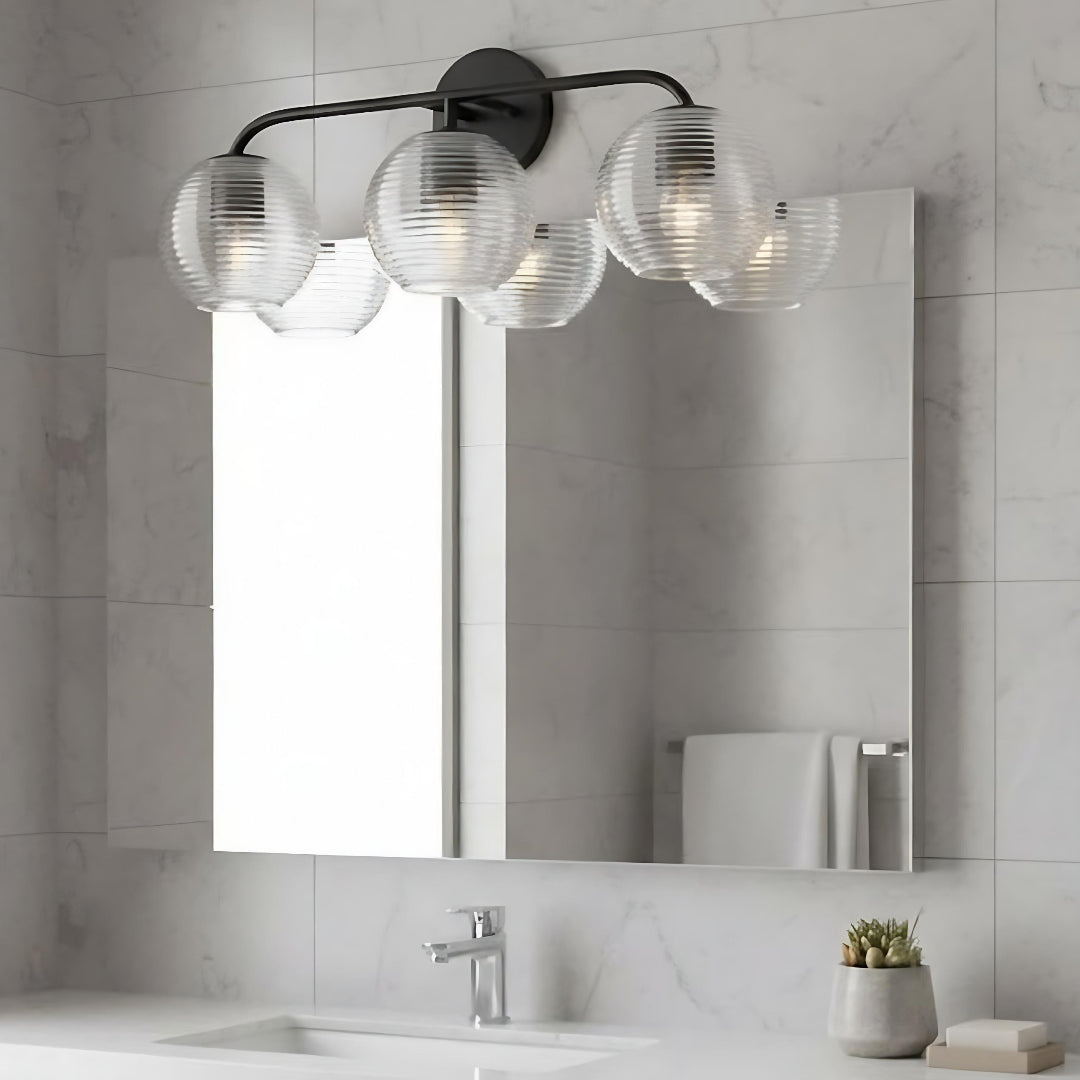Lámpara de pared minimalista Huxley de 3 luces con vidrio acanalado4.webp__PID:aca32cb6-6c6c-4f8d-aa69-1734b9df5e0a