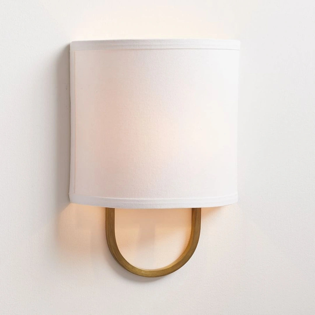 Aplique de pared de metal con pantalla de tela moderna Edena brass.webp__PID:d202b0f7-c023-4079-8bfd-bbeb0733c24c