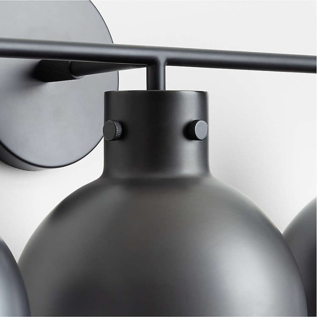 Lampada da parete Jasper industriale in vetro con sfera di metallo dettaglio1.webp__PID:6a12d22a-ef82-4a18-a2f8-ea67d33362ee
