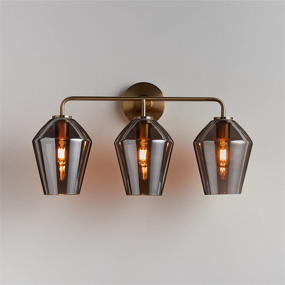 Elara Lampada da parete moderna in metallo geometrico in vetro, ottone.webp__PID:f6ce8f30-90f4-4422-8b02-7e45c194b93a