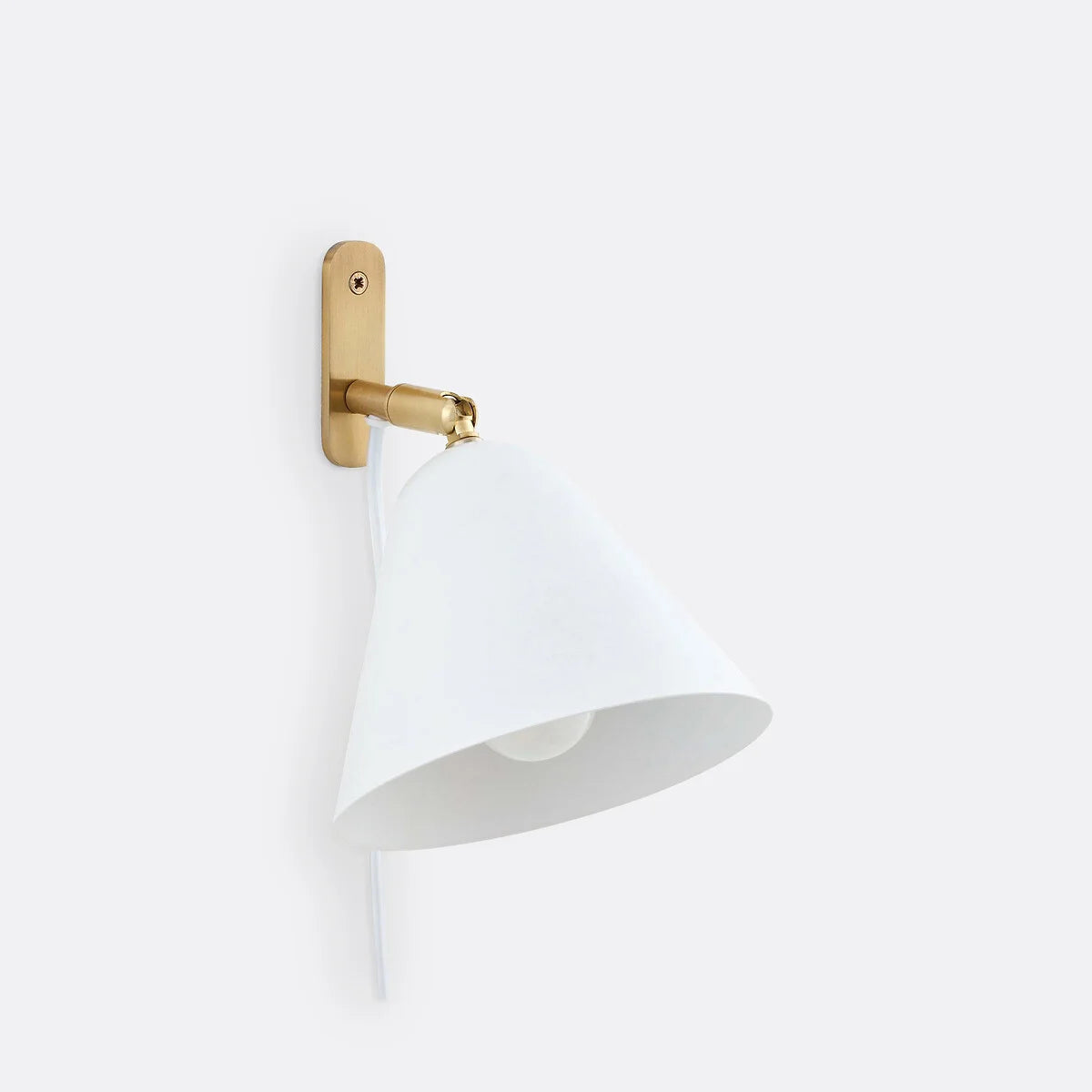 Aplique de pared de metal cónico minimalista moderno Phrike (20).webp__PID:1a45ade8-2d5e-45b0-89bb-fbcc1e045e87