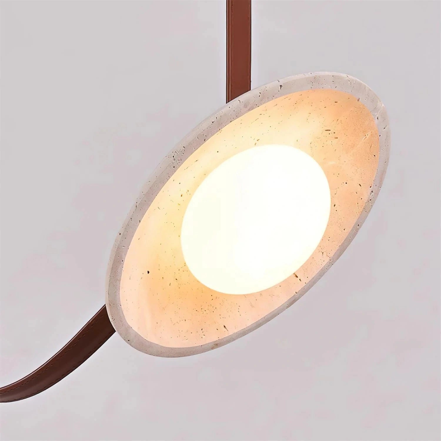 Lampadario moderno in travertino Judith Ceylon Belt1.webp__PID:22a41806-95a0-4683-9db7-af565493d81a