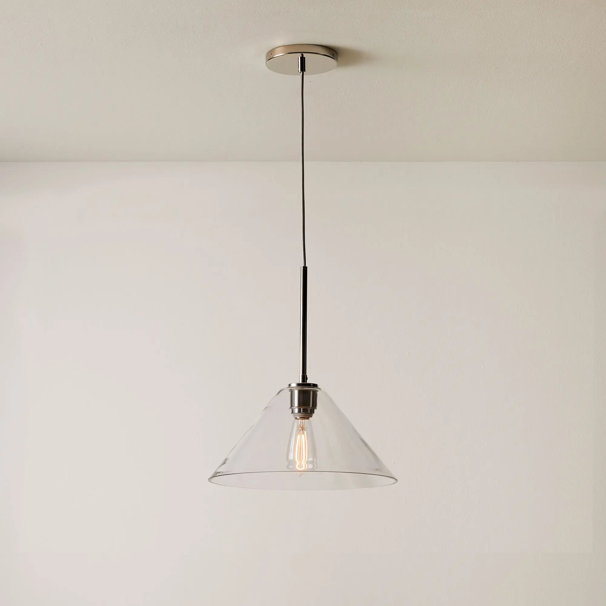 Moderne kegelförmige Glas-Pendelleuchten von Sorelleku11.webp__PID:e1f9954c-e131-4227-857e-f4ce632a4880