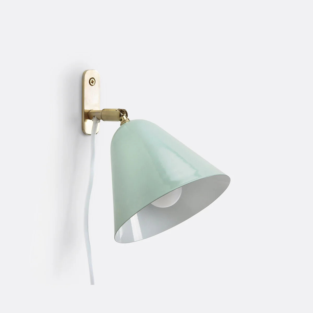 Aplique de pared de metal cónico minimalista moderno Phrike (32).webp__PID:1e045e87-f822-402a-84d9-aabac67ebccf