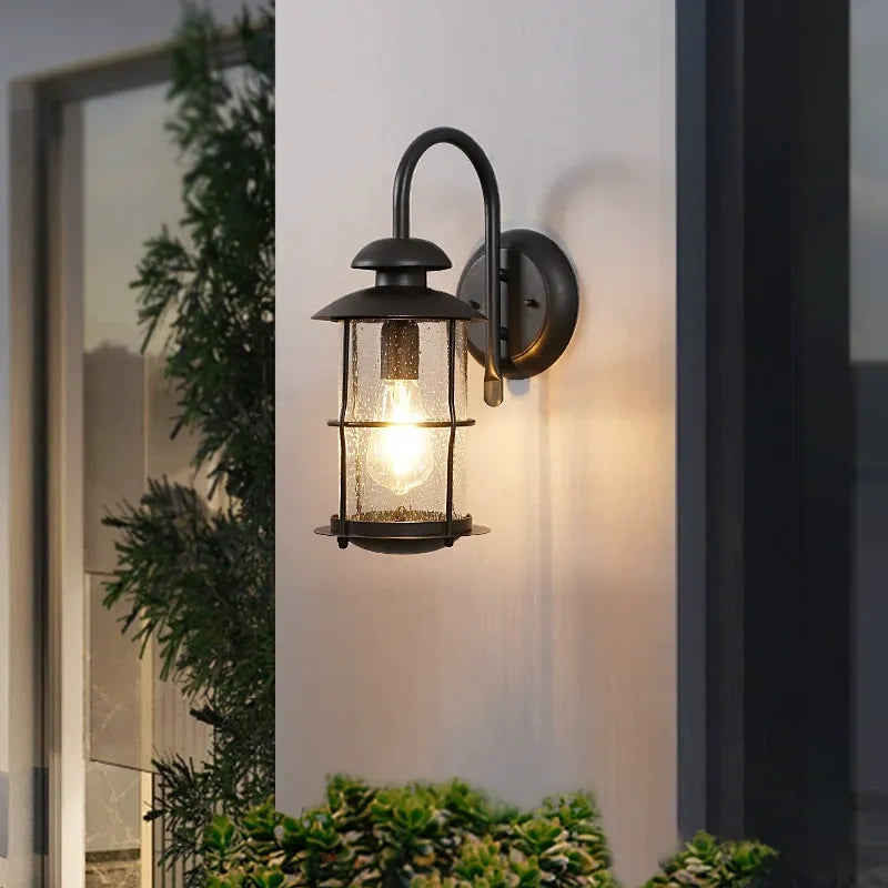 Lampada da parete a lanterna in vetro industriale retrò Craig36.webp__PID:23a54e85-1b34-4a22-84d5-21c138979d50