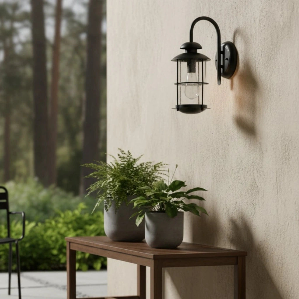 Lampada da parete a lanterna in vetro industriale retrò Craig10.webp__PID:b209a43a-2458-4c5a-9437-396efe221ac8