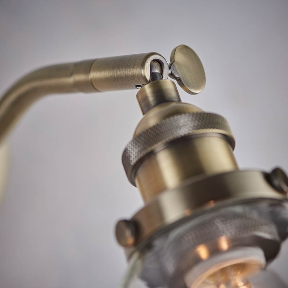 Griffin Industrial verstellbare Glaswandleuchte3.webp__PID:7f317a69-5b7c-4249-8667-e7ffd5d0ea3c