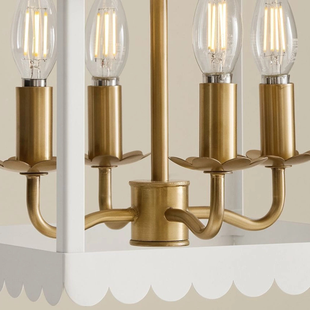 Metalowy żyrandol Theresa w stylu vintage z muszelkową latarnią detal1.webp__PID:026d09bd-2c20-4b55-96e6-4ce029ea20a9