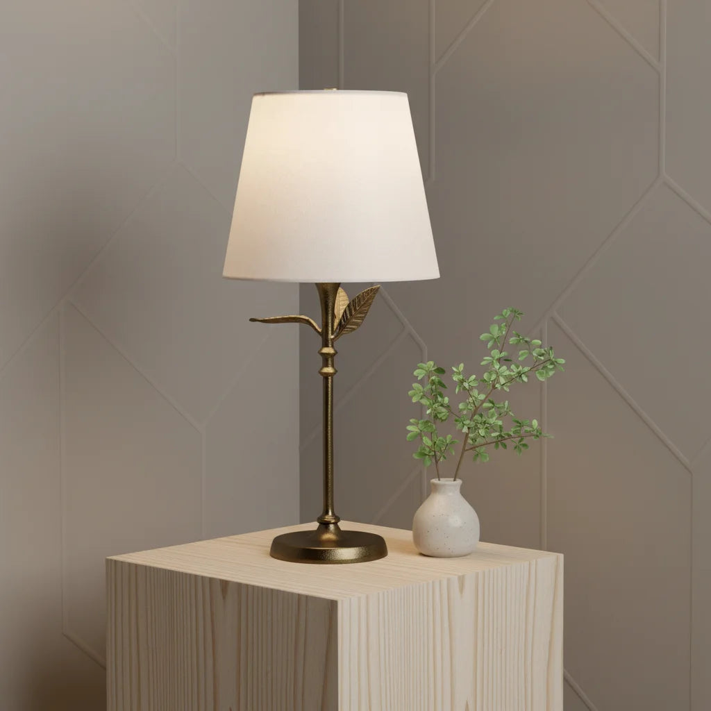 Lampada da tavolo Clara retrò in ferro battuto con pianta in ottone (17).webp__PID:e909be64-9bb3-4272-81f8-a5146f169df0