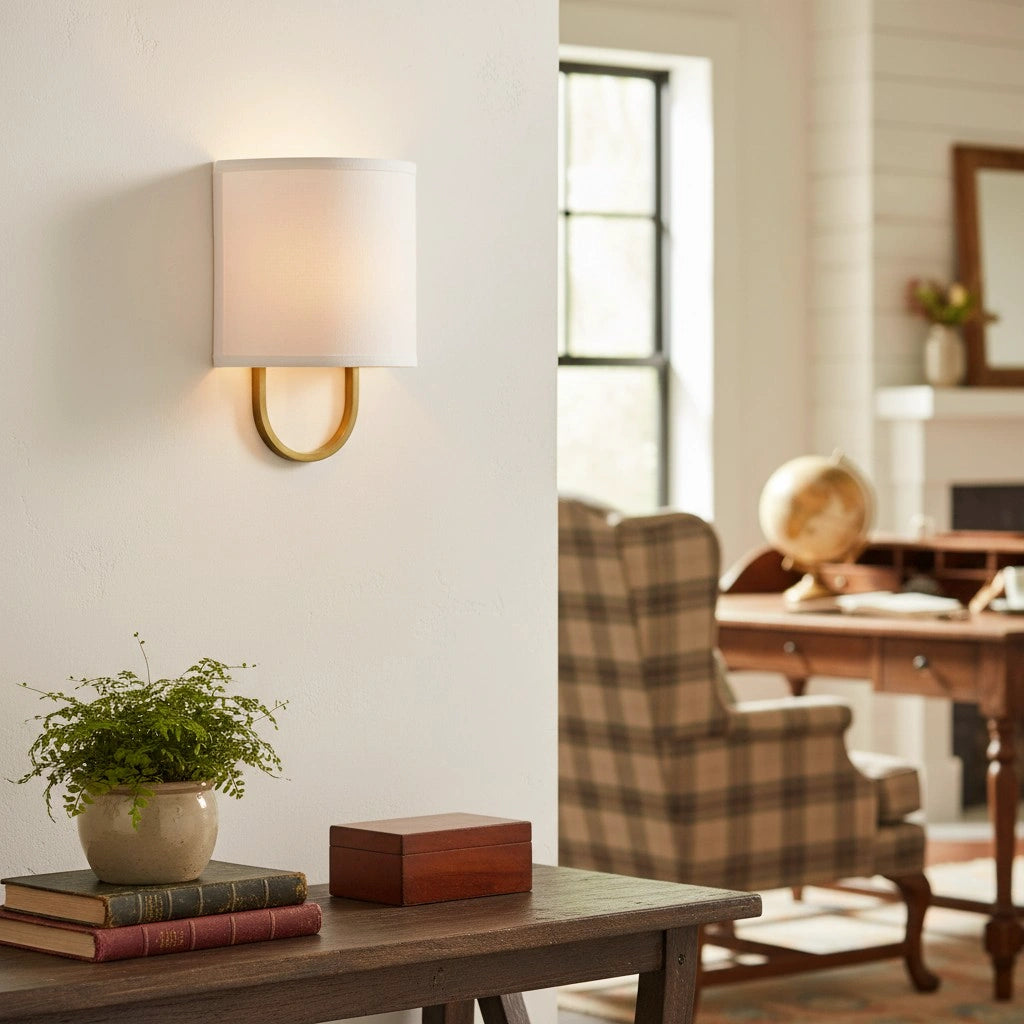 Aplique de pared de metal con pantalla de tela moderna Edena14.webp__PID:33c24c68-457d-4eeb-b3e2-43505286ecee