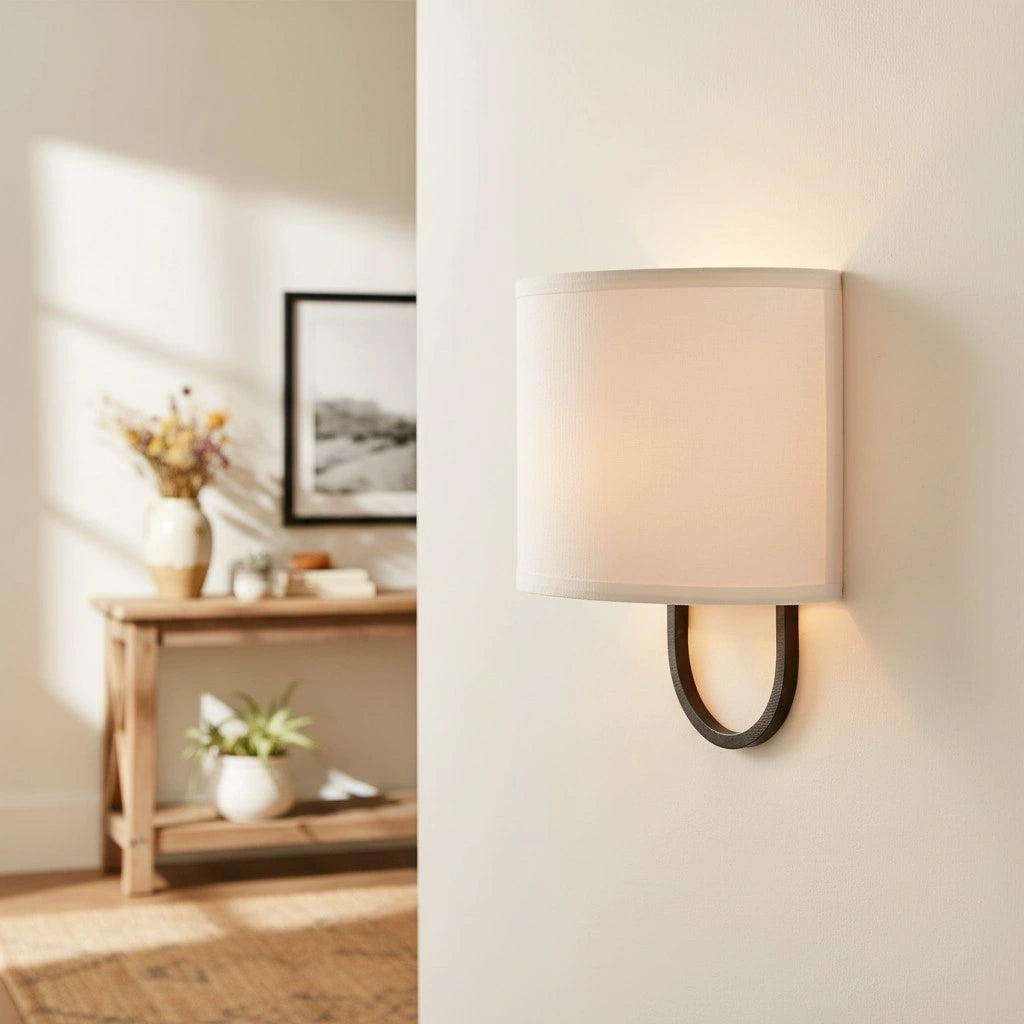 Aplique de pared de metal con pantalla de tela moderna Edena7.webp__PID:68457d8e-ebf3-4243-9052-86ecee2ce242