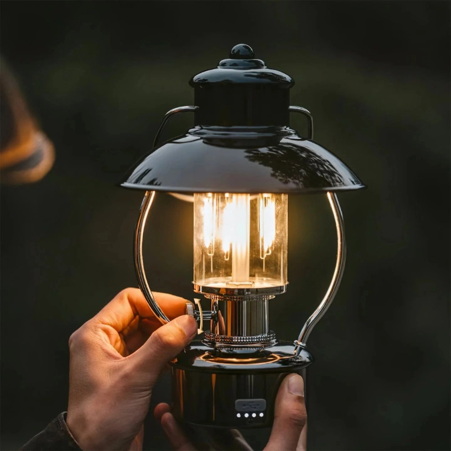 Carly Outdoor Portable Charging Table Lamp6.webp__PID:79b45d81-d3ab-46dc-a2b6-6fb65145b30f