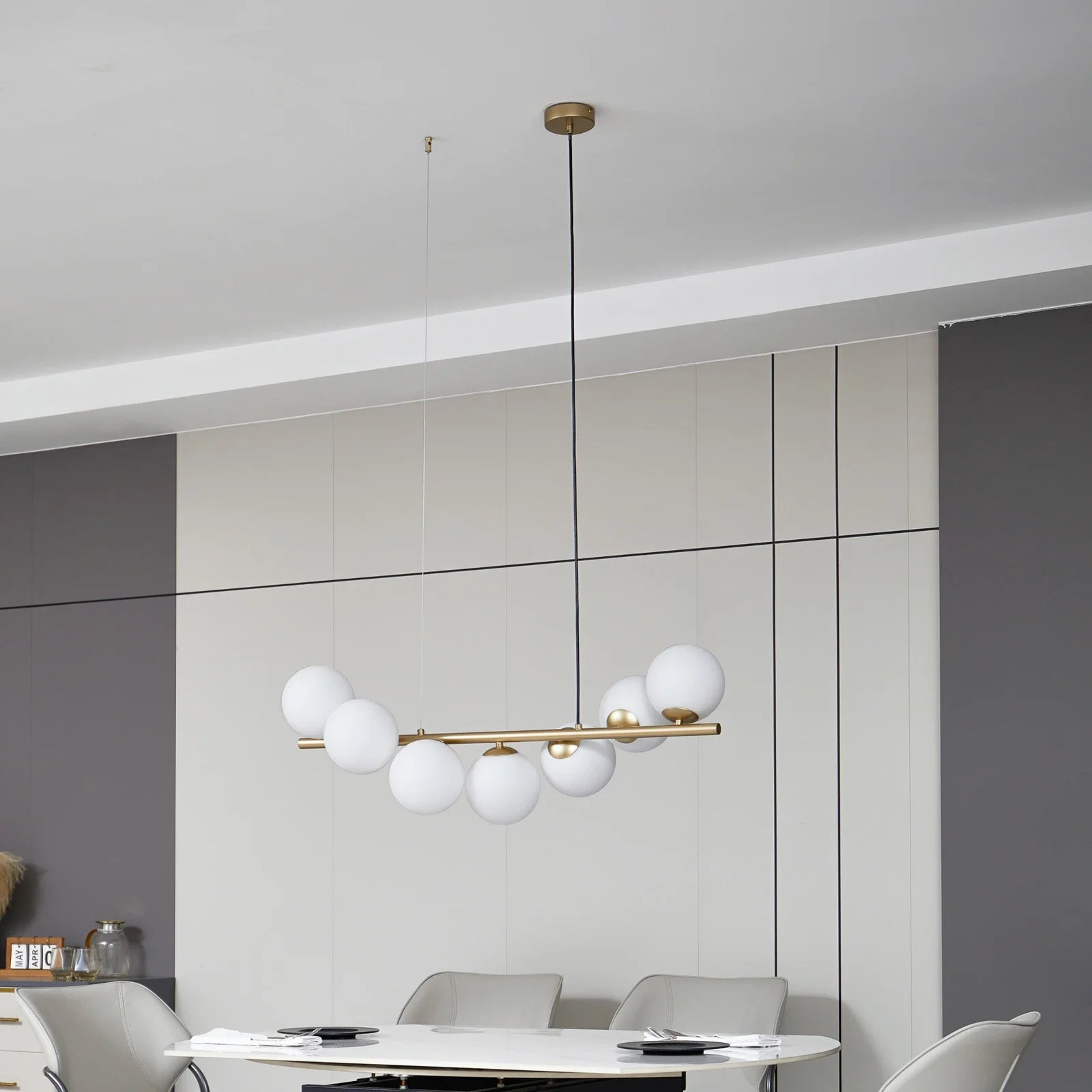 Eve Nordic Glass Sphere Kronleuchter8.webp__PID:53843705-cdb9-40ed-aa0f-e39aa1ca41ba