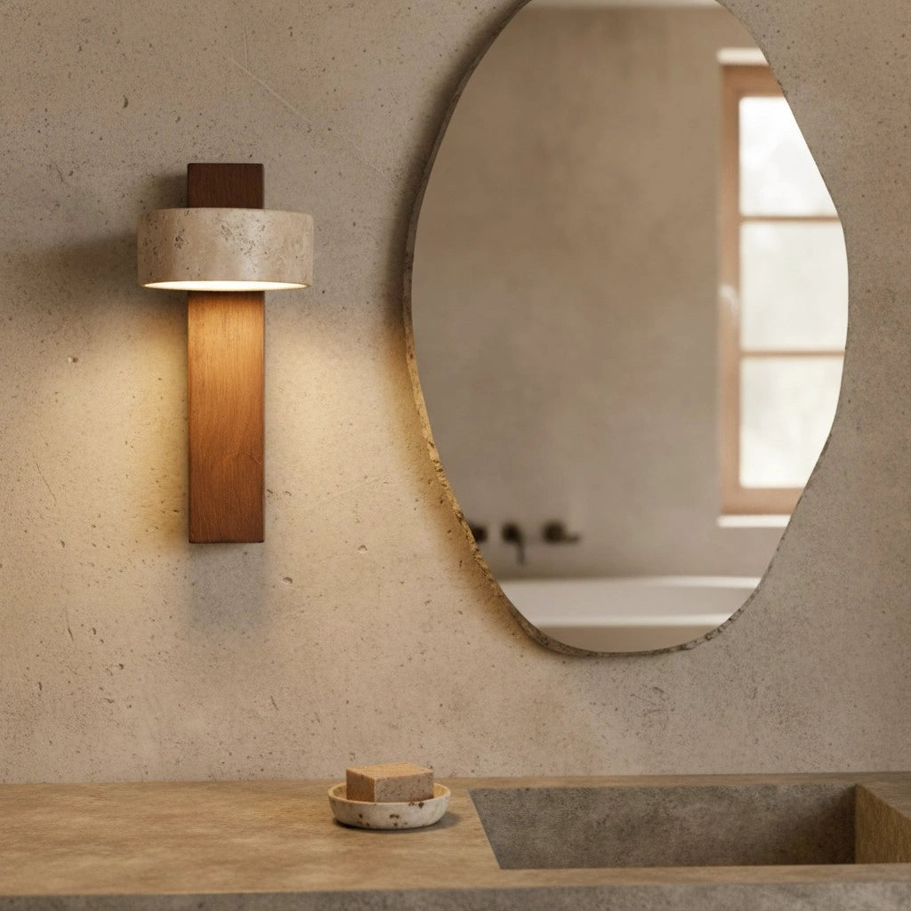 Applique da parete a LED in travertino naturale Shawna Wabi Sabi12.webp__PID:fb9b4114-2a7a-490d-b63f-e16266bebee8