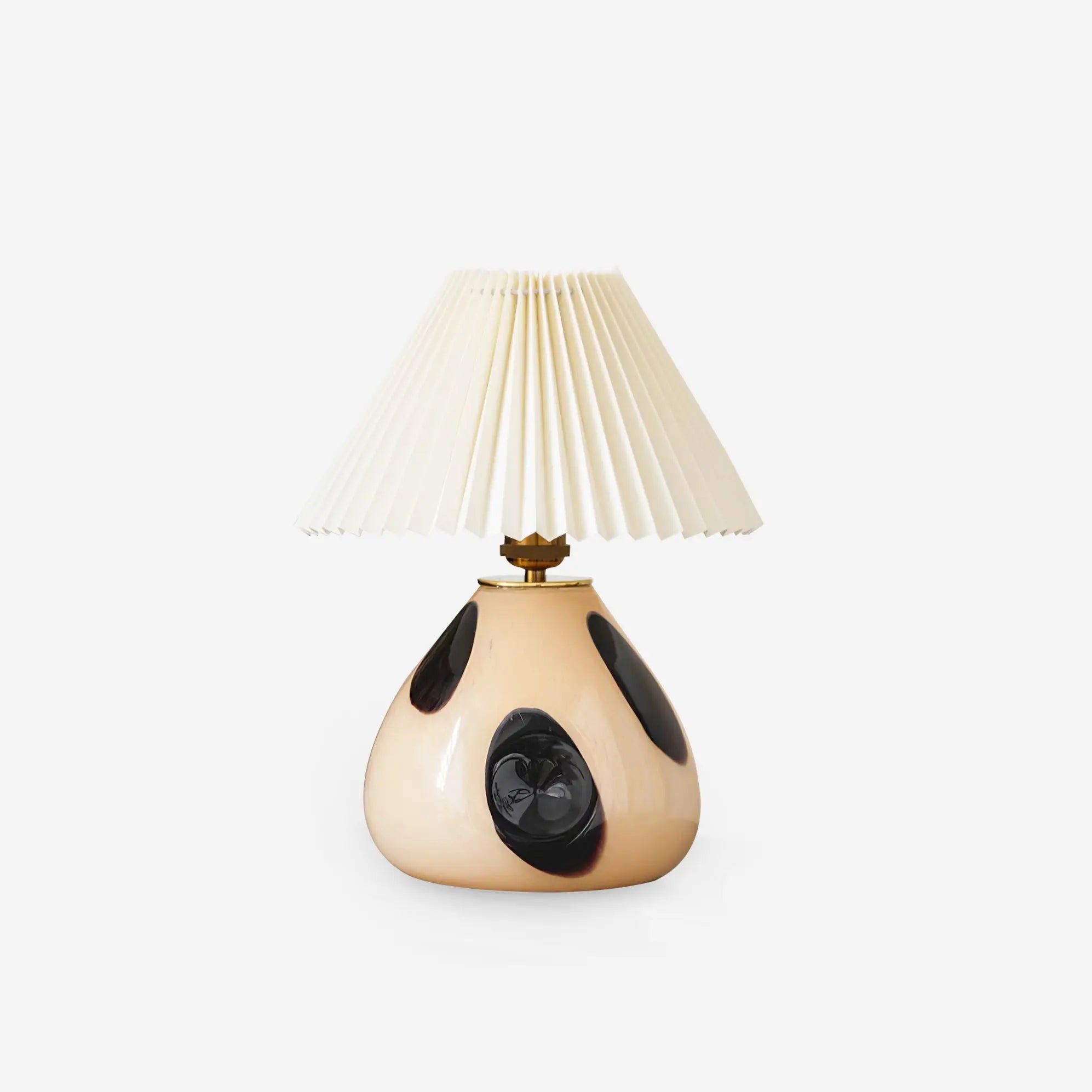 Lampada da tavolo in vetro tessuto plissettato Sylara Mid Centuryqt1.webp__PID:78fbb12f-486f-4aa9-a4f6-11b2e5017a06