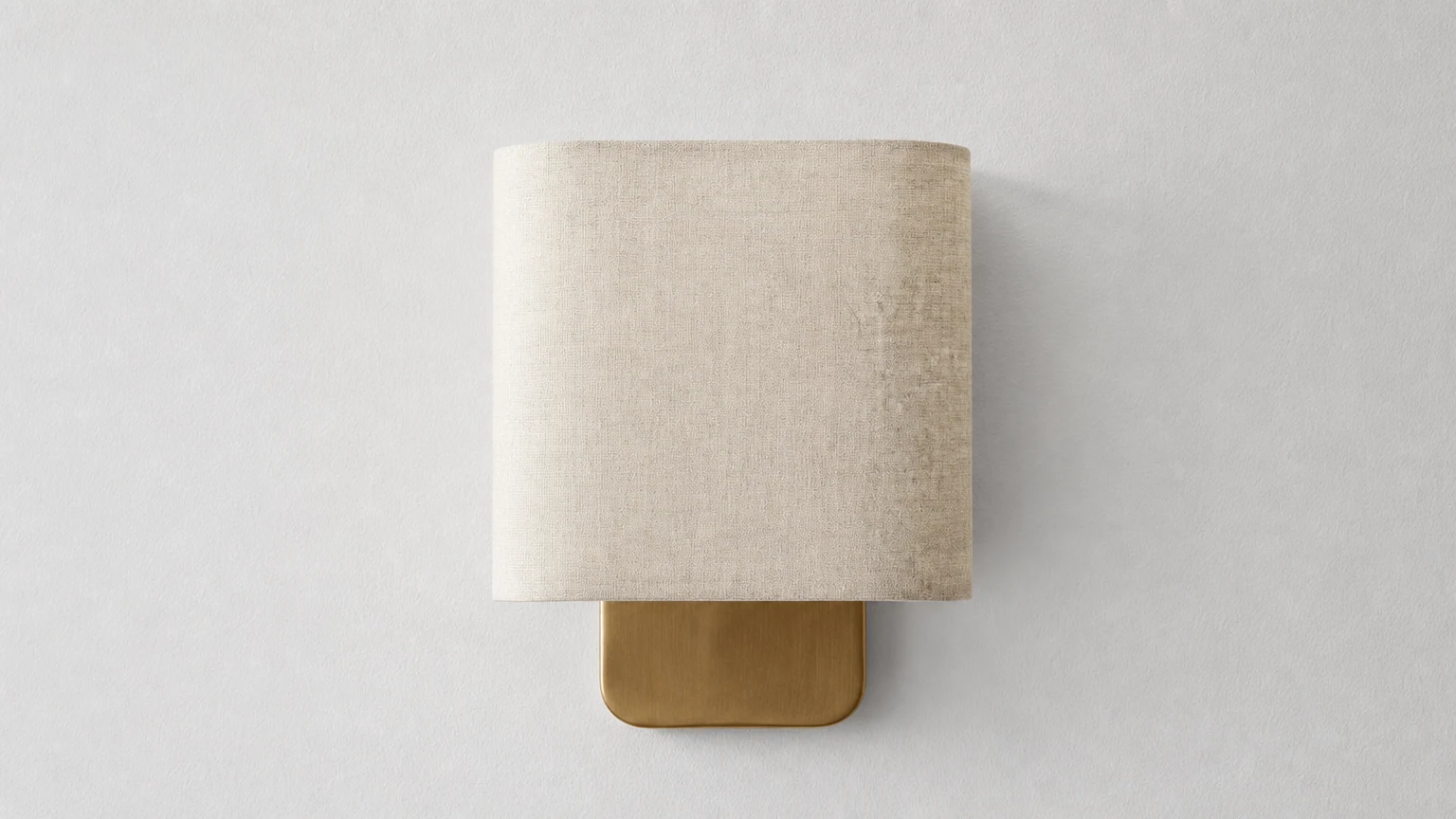 Applique murale Maris Modern Linen Shade en métal dans un intérieur chaleureux