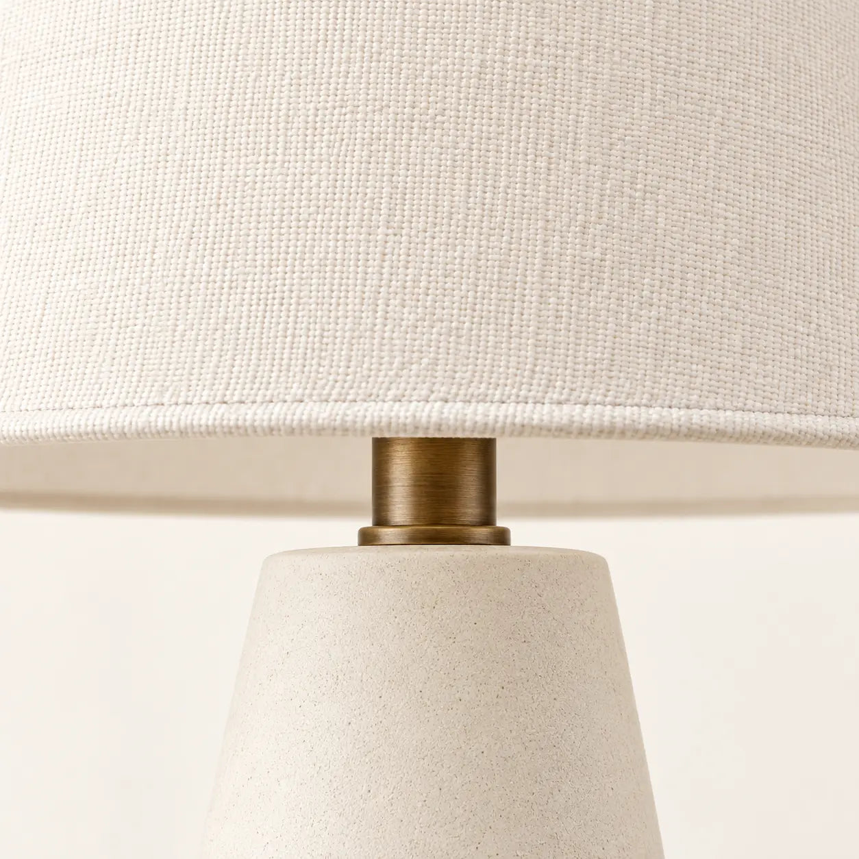 Restrained metal neck detail